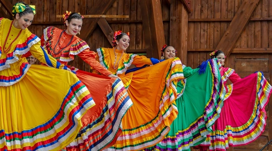 Dancers in traditional Mexican dresses